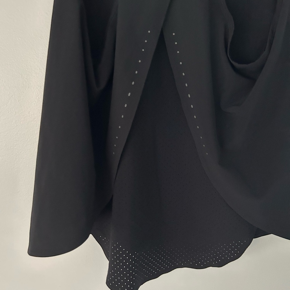 Lululemon fitness top, black, size 4 - Picture 5 of 5